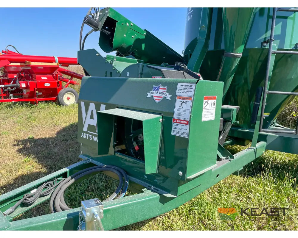 Art’s Way 6105 Cattle Maxx – 105 Bushel Tank 20’’ Roller Mill Feed Auger Grinder Mixers