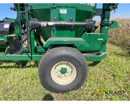 Art’s Way 6105 Cattle Maxx – 105 Bushel Tank 20’’ Roller Mill Feed Auger Grinder Mixers