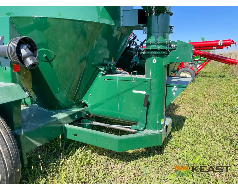 Art’s Way 6105 Cattle Maxx – 105 Bushel Tank 20’’ Roller Mill Feed Auger Grinder Mixers