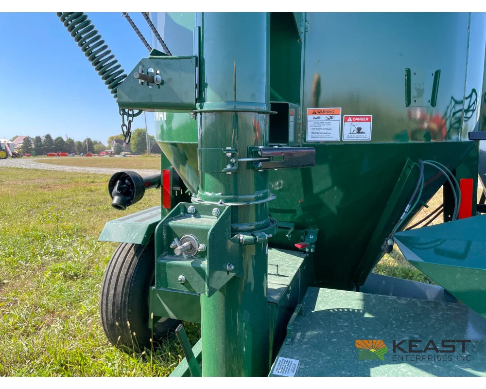 Art’s Way 6105 Cattle Maxx – 105 Bushel Tank 20’’ Roller Mill Feed Auger Grinder Mixers