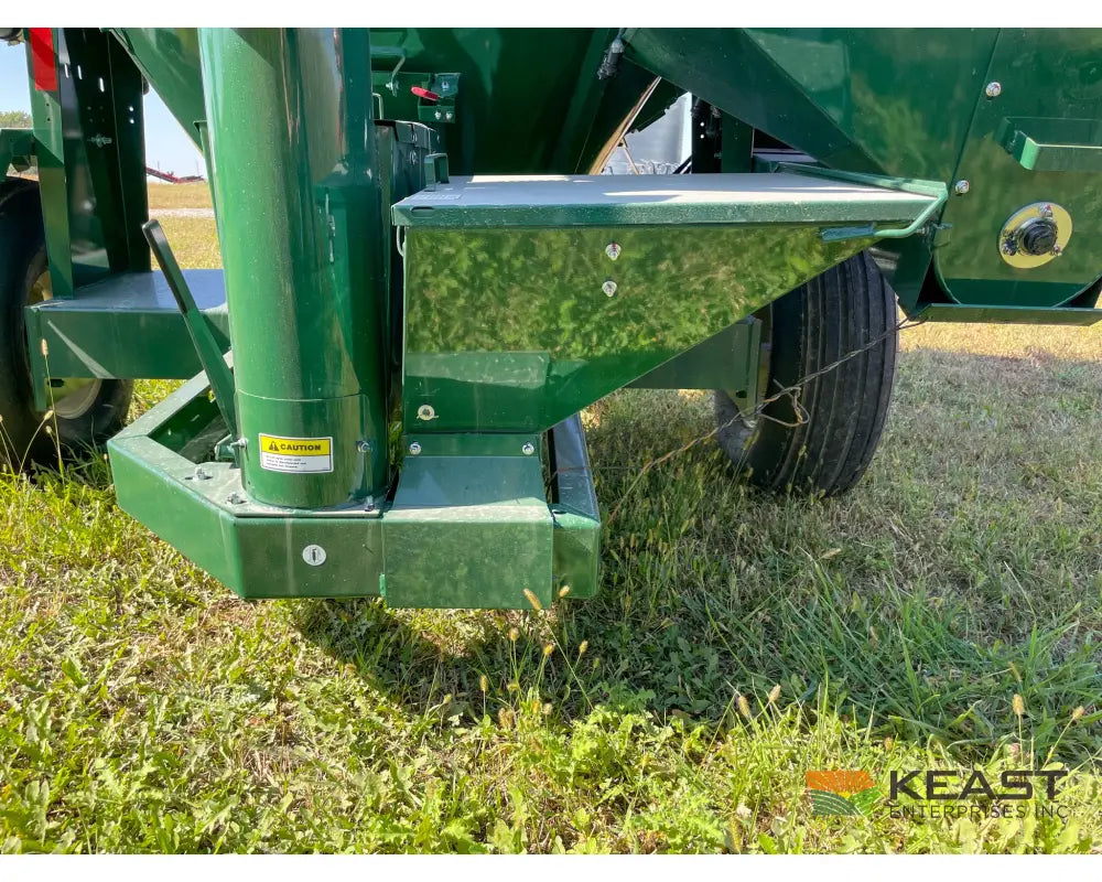 Art’s Way 6105 Cattle Maxx – 105 Bushel Tank 20’’ Roller Mill Feed Auger Grinder Mixers