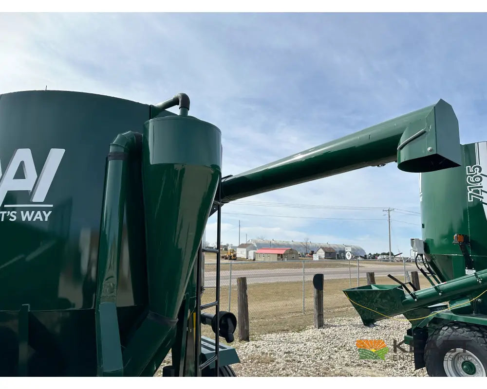 Art’s Way 6105 Grinder Mixer – 105 Bushel Tank 20’’ Hammer Mill Feed Auger Grinder Mixers