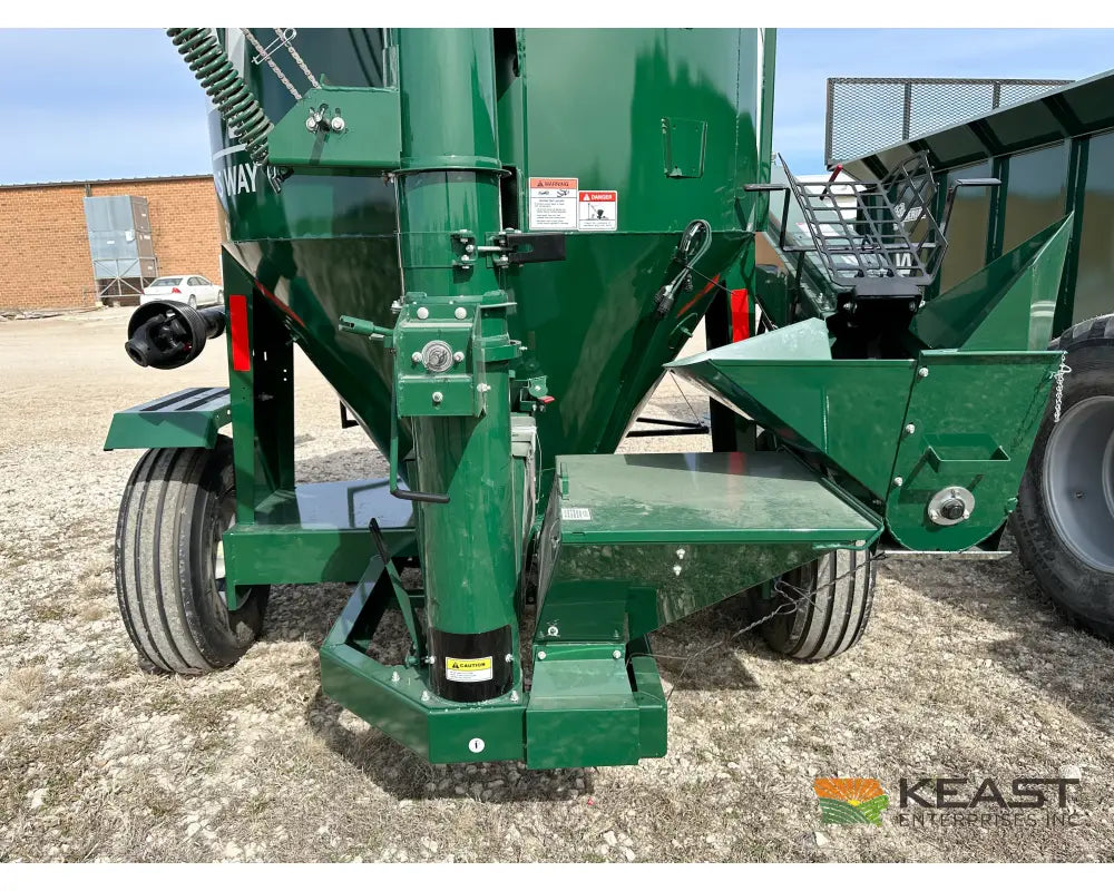 Art’s Way 6105 Grinder Mixer – 105 Bushel Tank 20’’ Hammer Mill Feed Auger Grinder Mixers