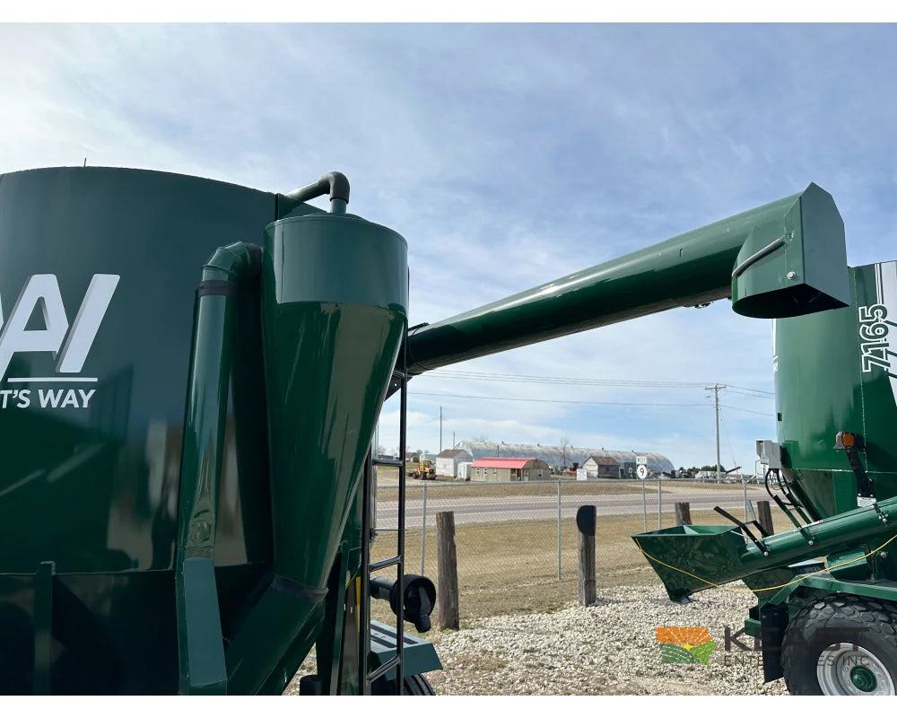Art’s Way 6105 Grinder Mixer – 105 Bushel Tank 20’’ Hammer Mill Feed Auger Grinder Mixers