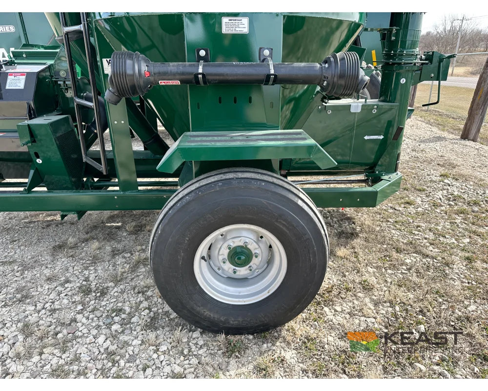 Art’s Way 6105 Grinder Mixer – 105 Bushel Tank 20’’ Hammer Mill Feed Auger Grinder Mixers