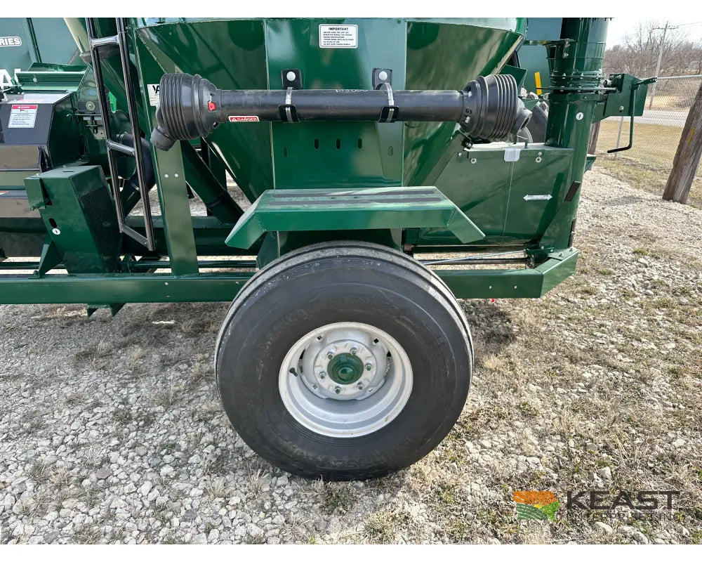 Art’s Way 6105 Grinder Mixer – 105 Bushel Tank 20’’ Hammer Mill Feed Auger Grinder Mixers
