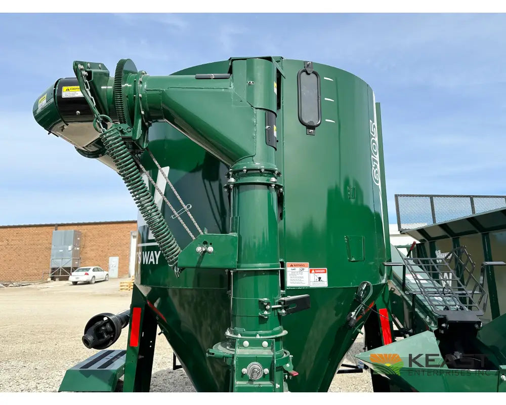 Art’s Way 6105 Grinder Mixer – 105 Bushel Tank 20’’ Hammer Mill Feed Auger Grinder Mixers