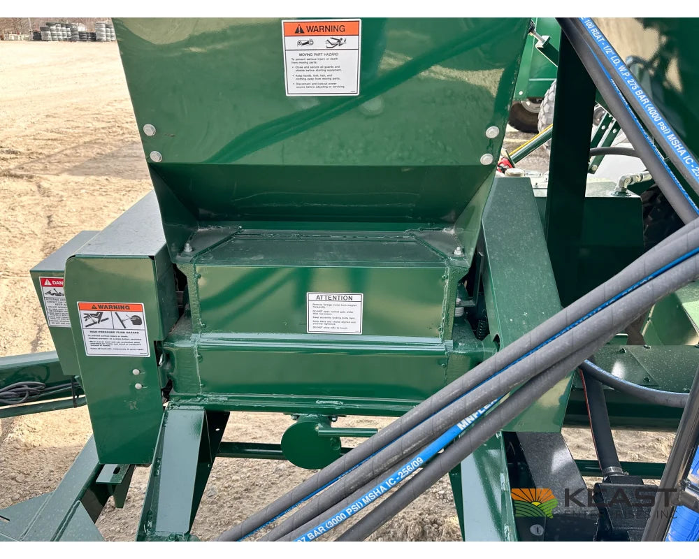 Art’s Way 6140 Cattle Maxx Roller Mill Mixer 140 Bushel Tank 20’’ Roller Mill Feed Auger Grinder Mixers