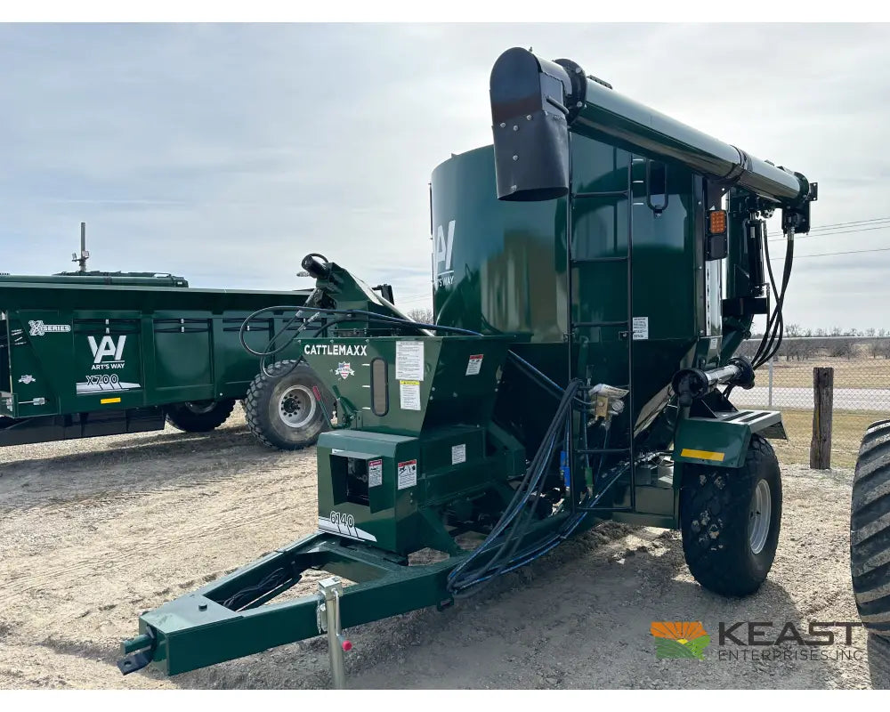Art’s Way 6140 Cattle Maxx Roller Mill Mixer 140 Bushel Tank 20’’ Roller Mill Feed Auger Grinder Mixers