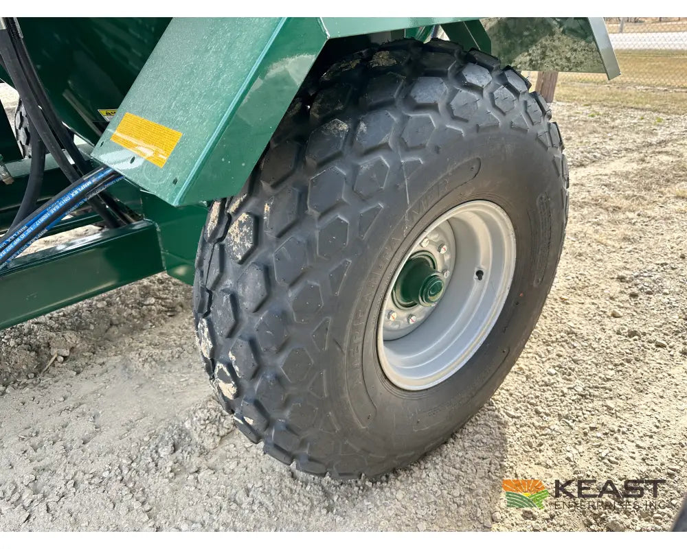 Art’s Way 6140 Cattle Maxx Roller Mill Mixer 140 Bushel Tank 20’’ Roller Mill Feed Auger Grinder Mixers