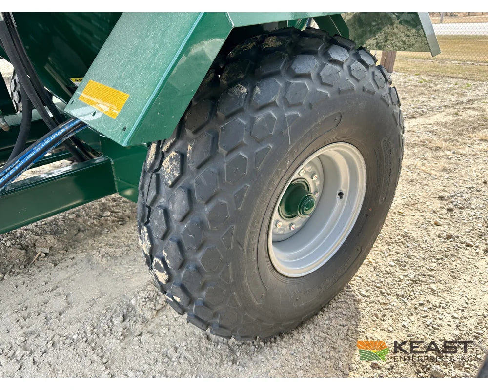Art’s Way 6140 Cattle Maxx Roller Mill Mixer 140 Bushel Tank 20’’ Roller Mill Feed Auger Grinder Mixers