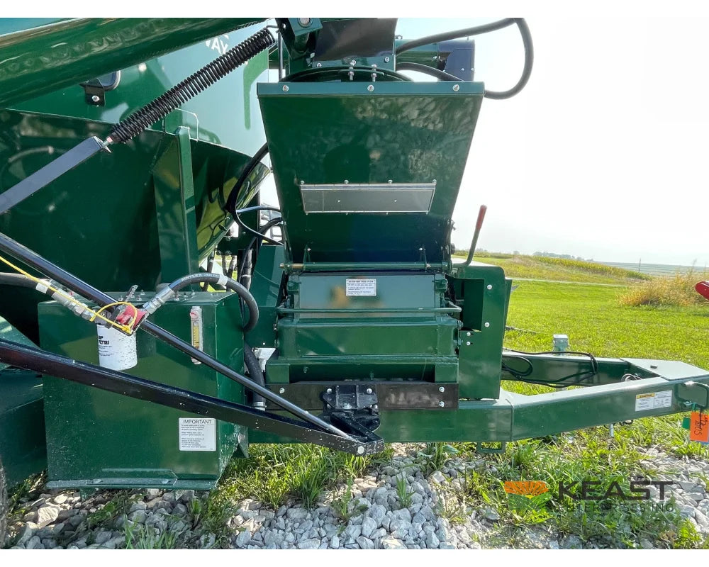 Art’s Way 6140 Grinder Mixer – 140 Bushel Tank 20’’ Hammer Mill Feed Auger Grinder Mixers