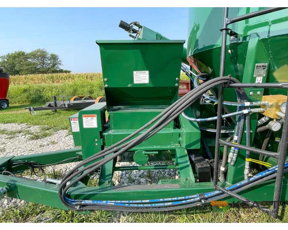 Art’s Way 6140 Grinder Mixer – 140 Bushel Tank 20’’ Hammer Mill Feed Auger Grinder Mixers