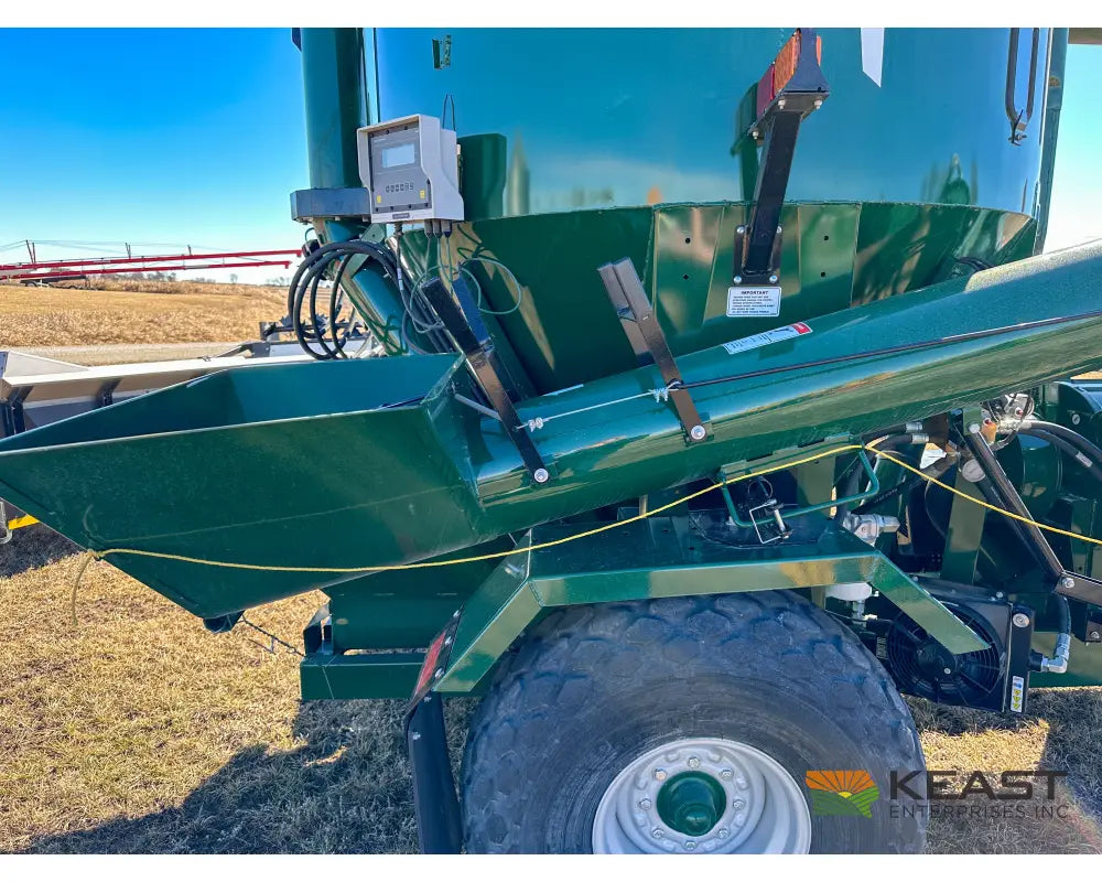 Art’s Way 7165 Grinder Mixer – 165 Bushel Tank 30’’ Roller Mill Feed Auger Grinder Mixers