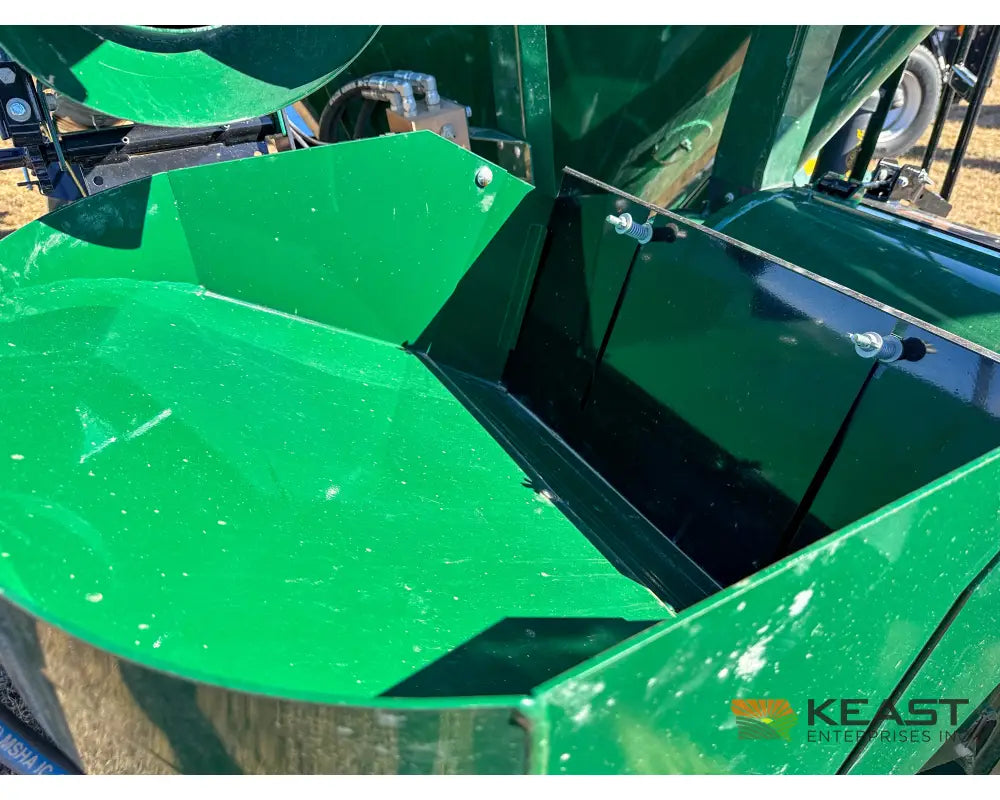 Art’s Way 7165 Grinder Mixer – 165 Bushel Tank 30’’ Roller Mill Feed Auger Grinder Mixers