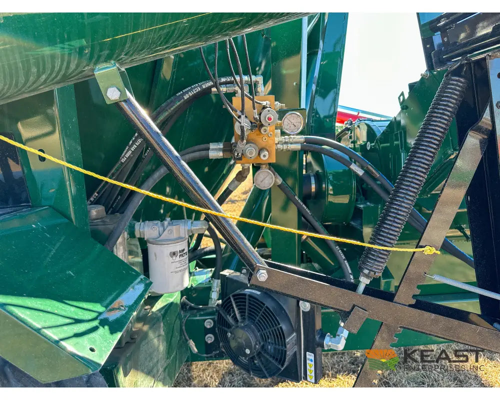 Art’s Way 7165 Grinder Mixer – 165 Bushel Tank 30’’ Roller Mill Feed Auger Grinder Mixers