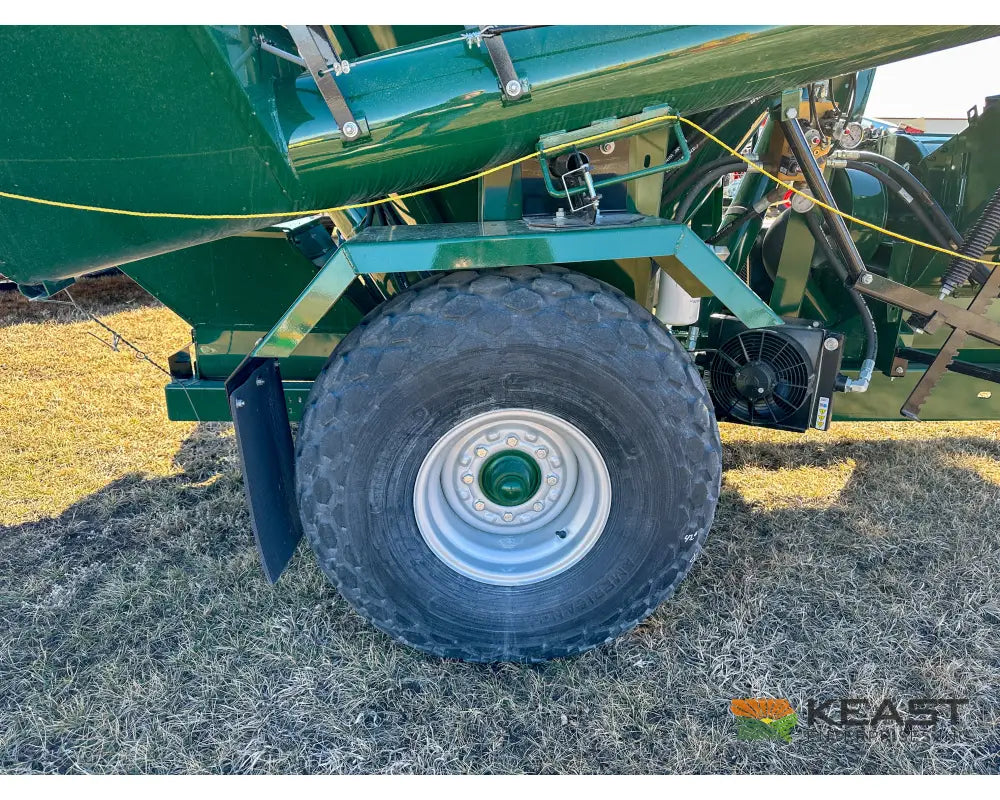 Art’s Way 7165 Grinder Mixer – 165 Bushel Tank 30’’ Roller Mill Feed Auger Grinder Mixers