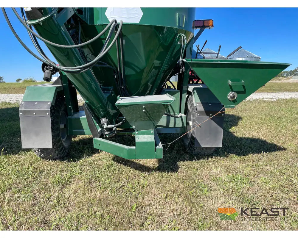 Art’s Way 7165 Grinder Mixer 165 Bushel Tank 26’’ Hammer Mill Feed Auger Grinder Mixers