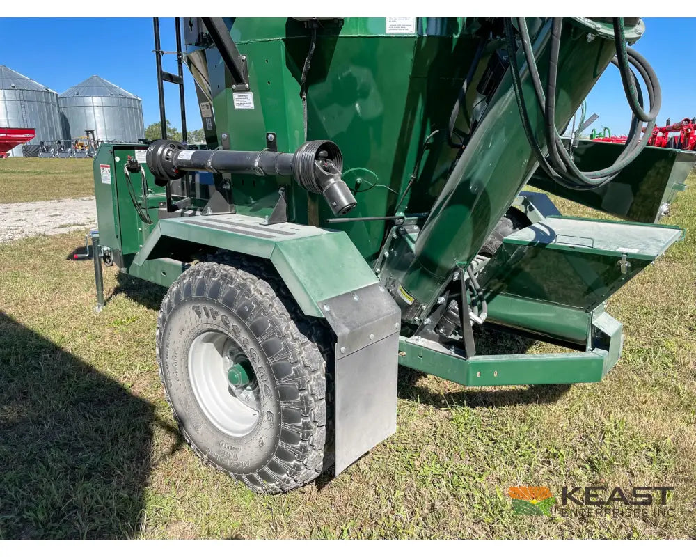 Art’s Way 7165 Grinder Mixer 165 Bushel Tank 26’’ Hammer Mill Feed Auger Grinder Mixers