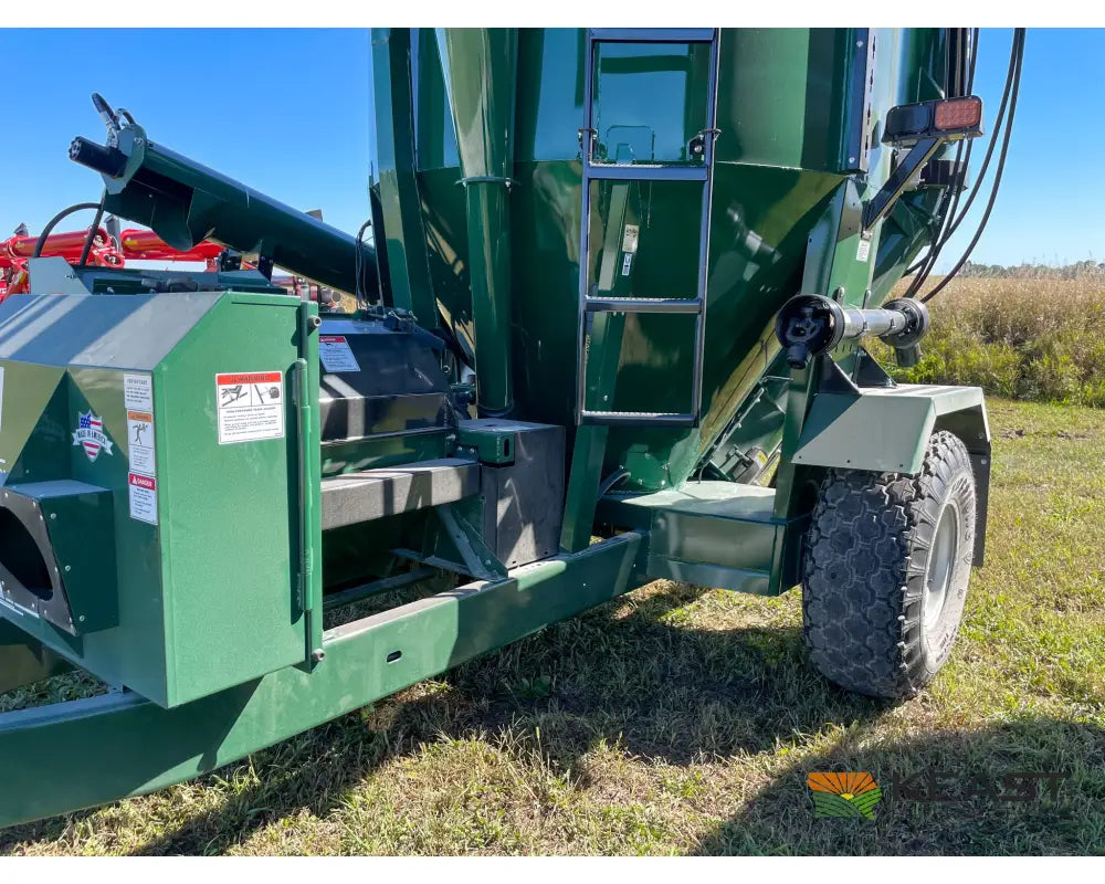 Art’s Way 7165 Grinder Mixer 165 Bushel Tank 26’’ Hammer Mill Feed Auger Grinder Mixers