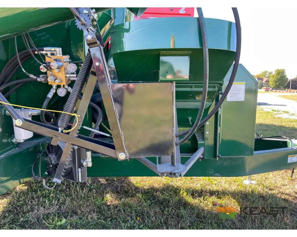 Art’s Way 7165 Grinder Mixer 165 Bushel Tank 26’’ Hammer Mill Feed Auger Grinder Mixers