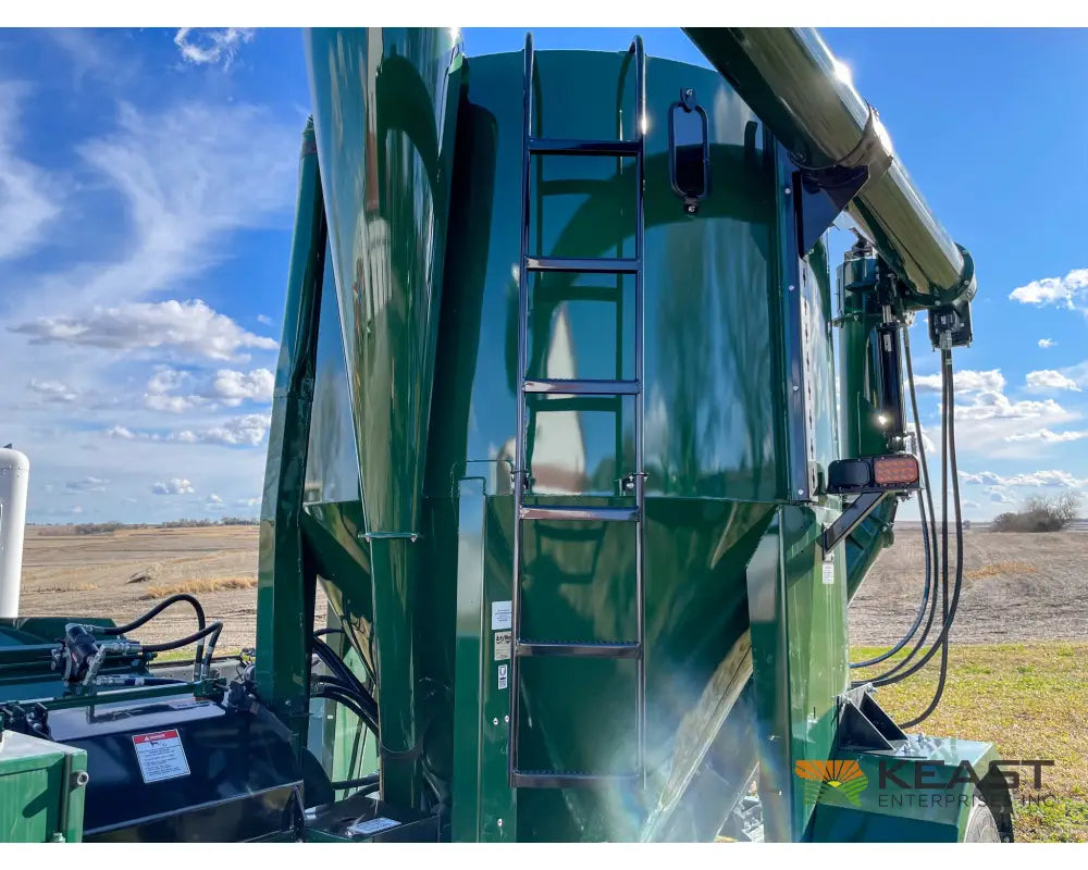 Art’s Way 8215 Grinder Mixer 215 Bushel Tank 26’’ Hammer Mill Feed Auger Grinder Mixers