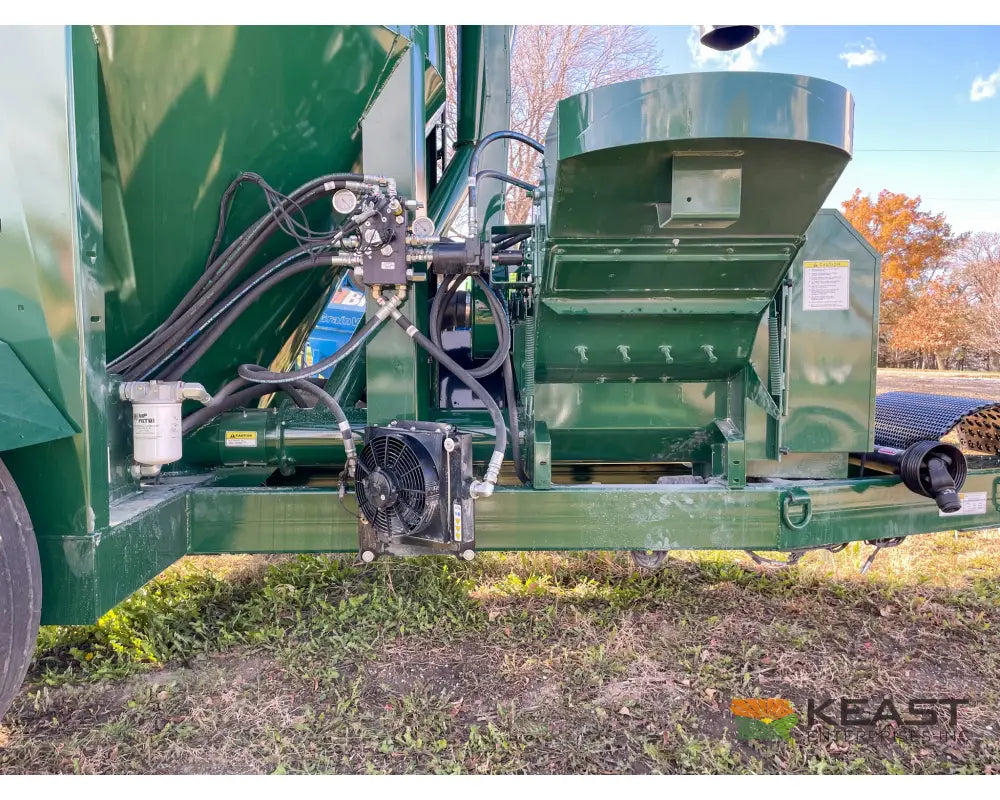 Art’s Way 8215 Grinder Mixer 215 Bushel Tank 26’’ Hammer Mill Feed Auger Grinder Mixers