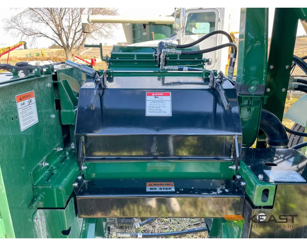 Art’s Way 8215 Grinder Mixer 215 Bushel Tank 26’’ Hammer Mill Feed Auger Grinder Mixers