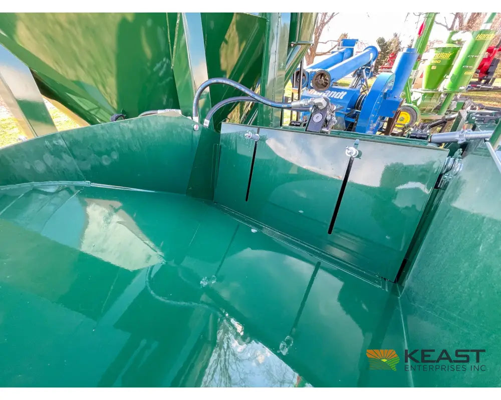 Art’s Way 8215 Grinder Mixer 215 Bushel Tank 26’’ Hammer Mill Feed Auger Grinder Mixers