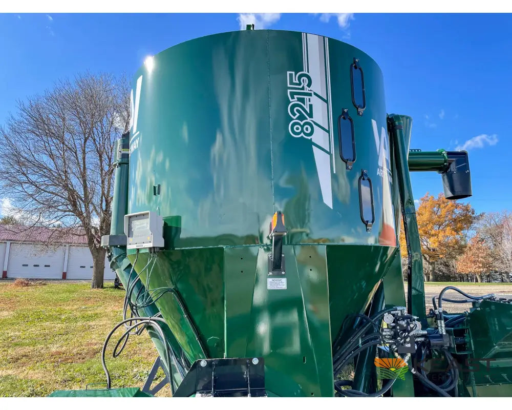 Art’s Way 8215 Grinder Mixer 215 Bushel Tank 26’’ Hammer Mill Feed Auger Grinder Mixers