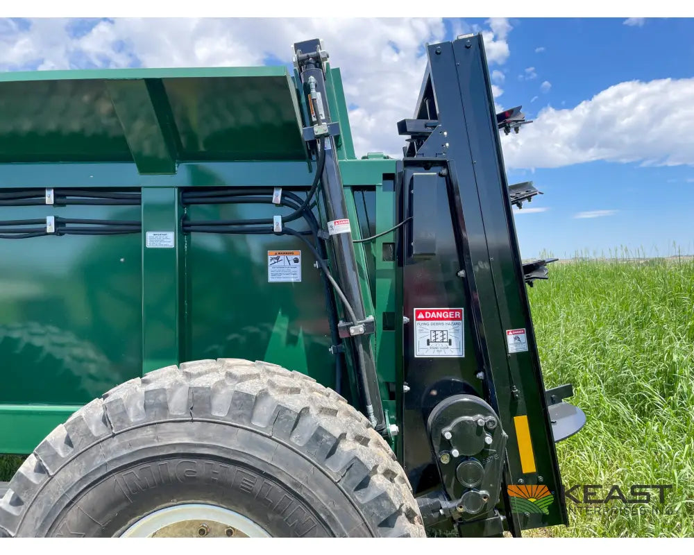 Art’s Way X700 Manure Spreader – 683 Cu Ft Heaped Capacity Vertical Beaters Manure Spreaders