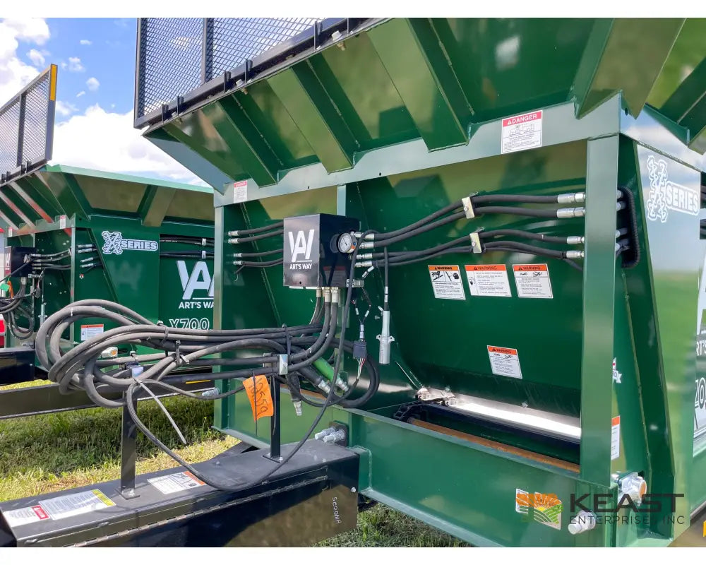 Art’s Way X700 Manure Spreader – 683 Cu Ft Heaped Capacity Vertical Beaters Manure Spreaders