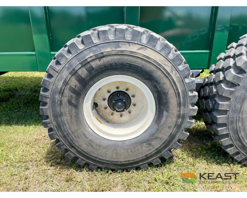 Art’s Way X700 Manure Spreader – 683 Cu Ft Heaped Capacity Vertical Beaters Manure Spreaders