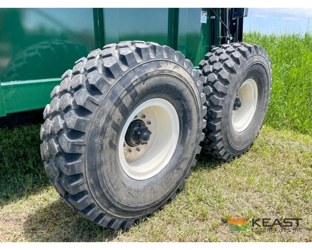 Art’s Way X700 Manure Spreader – 683 Cu Ft Heaped Capacity Vertical Beaters Manure Spreaders