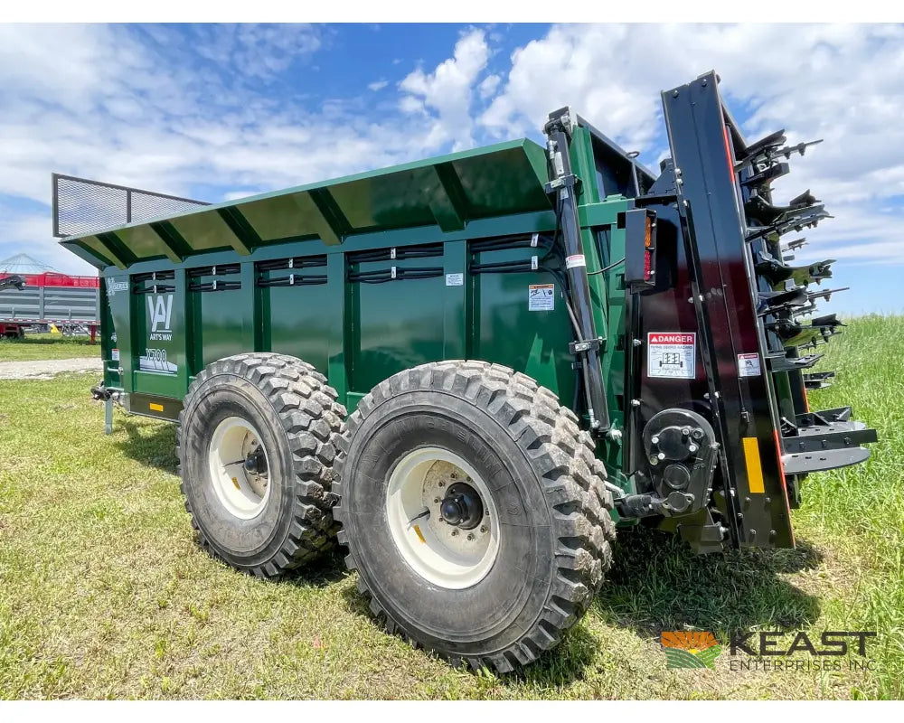 Art’s Way X700 Manure Spreader – 683 Cu Ft Heaped Capacity Vertical Beaters Manure Spreaders