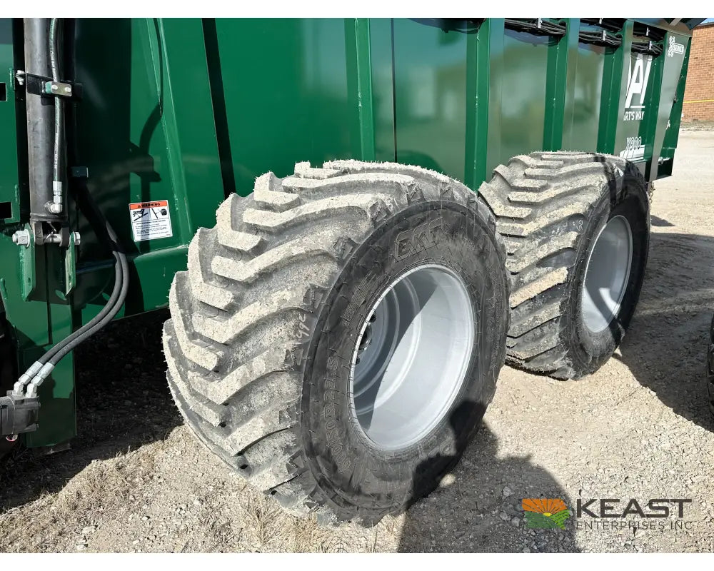 Art’s Way X900 Manure Spreader – 909 Cu Ft Heaped Capacity Vertical Beaters Manure Spreaders