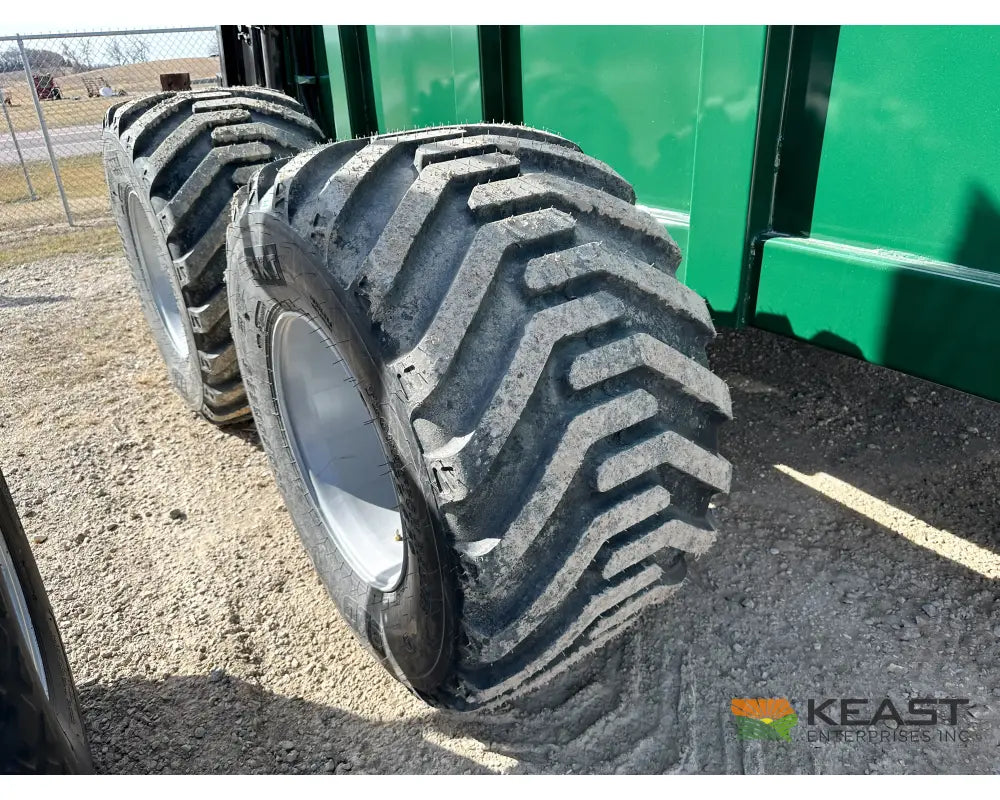 Art’s Way X900 Manure Spreader – 909 Cu Ft Heaped Capacity Vertical Beaters Manure Spreaders