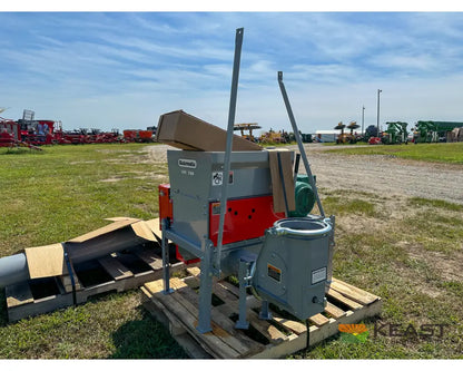 Automatic LPE700 Electric Roller Mill 10 HP Motor Up to 700 Bushels Per Hour Roller Mills