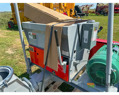 Automatic LPE700 Electric Roller Mill 10 HP Motor Up to 700 Bushels Per Hour Roller Mills