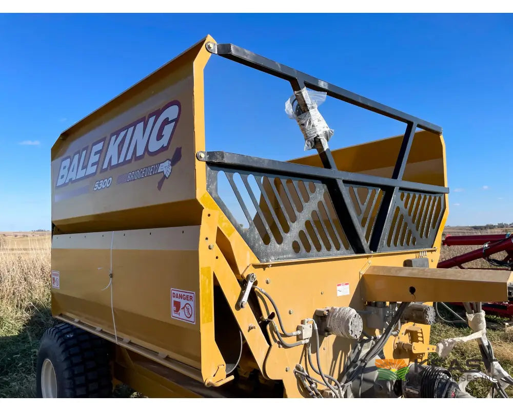 Bale King 5400 Bale Processor - 2 Bale Capacity Hydraulic Bale Roller Bale Processors