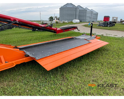 Batco FX2400 Electric Pitstop Conveyor Drive-Over Hopper 27′ Length Up to 18,000 BPH Conveyors