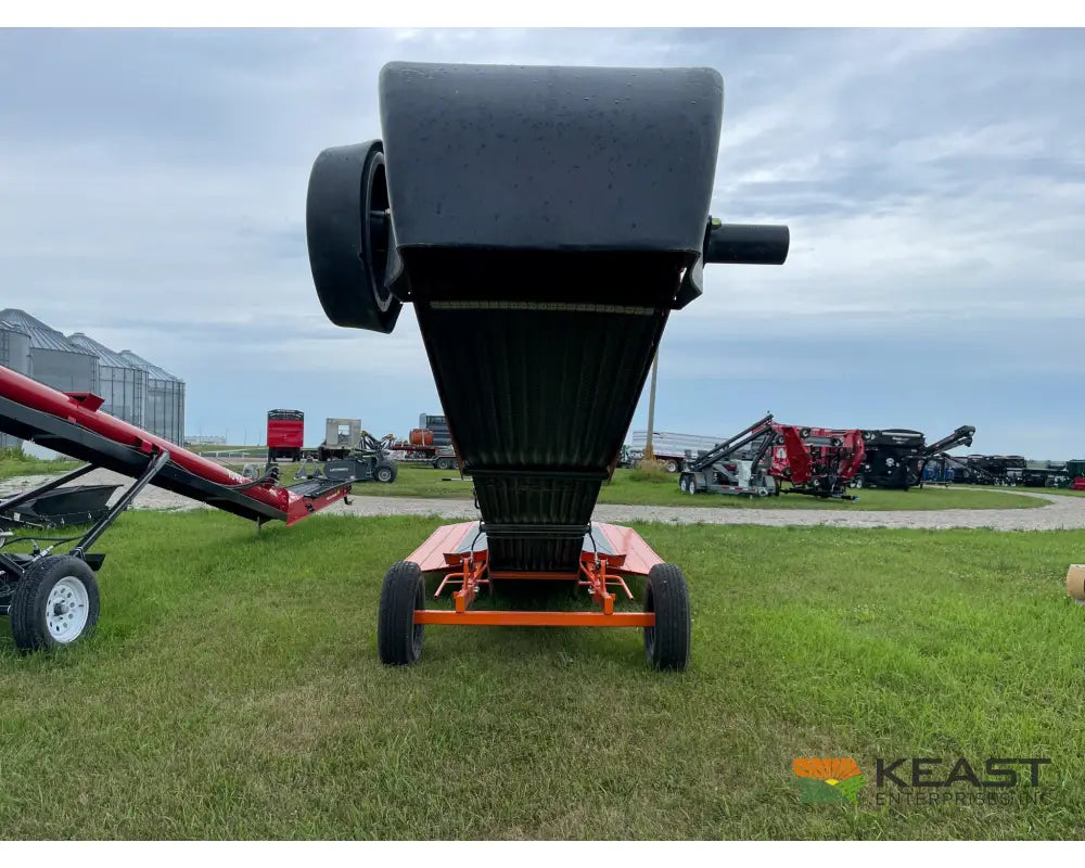 Batco FX2400 Electric Pitstop Conveyor Drive-Over Hopper 27′ Length Up to 18,000 BPH Conveyors