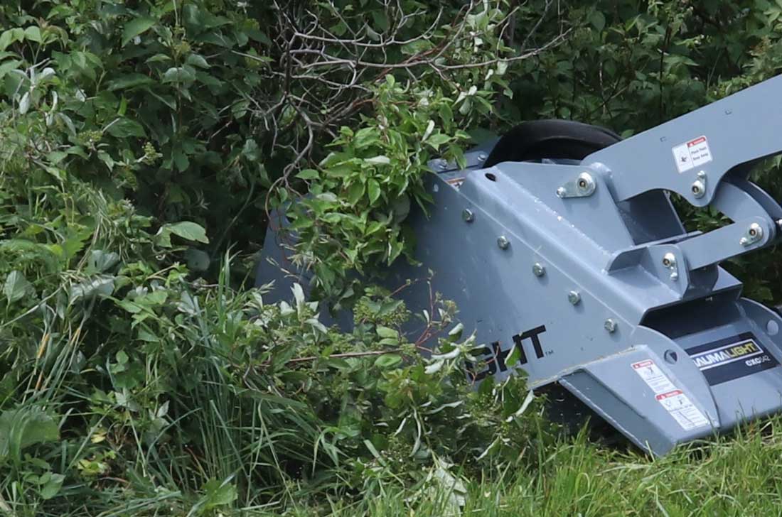 Baumalight CXC542 cutter working into roadside brush