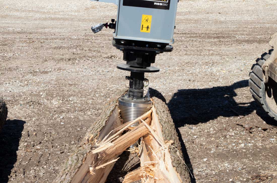 Baumalight RSS580 cone splitter splitting a log