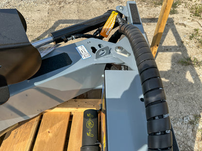 Baumalight S28 swing linkage, hydraulic cylinder and hose routing