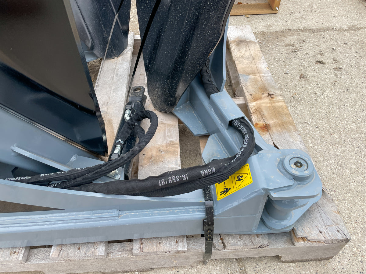 Baumalight SS330 frame hinge and hose routing detail