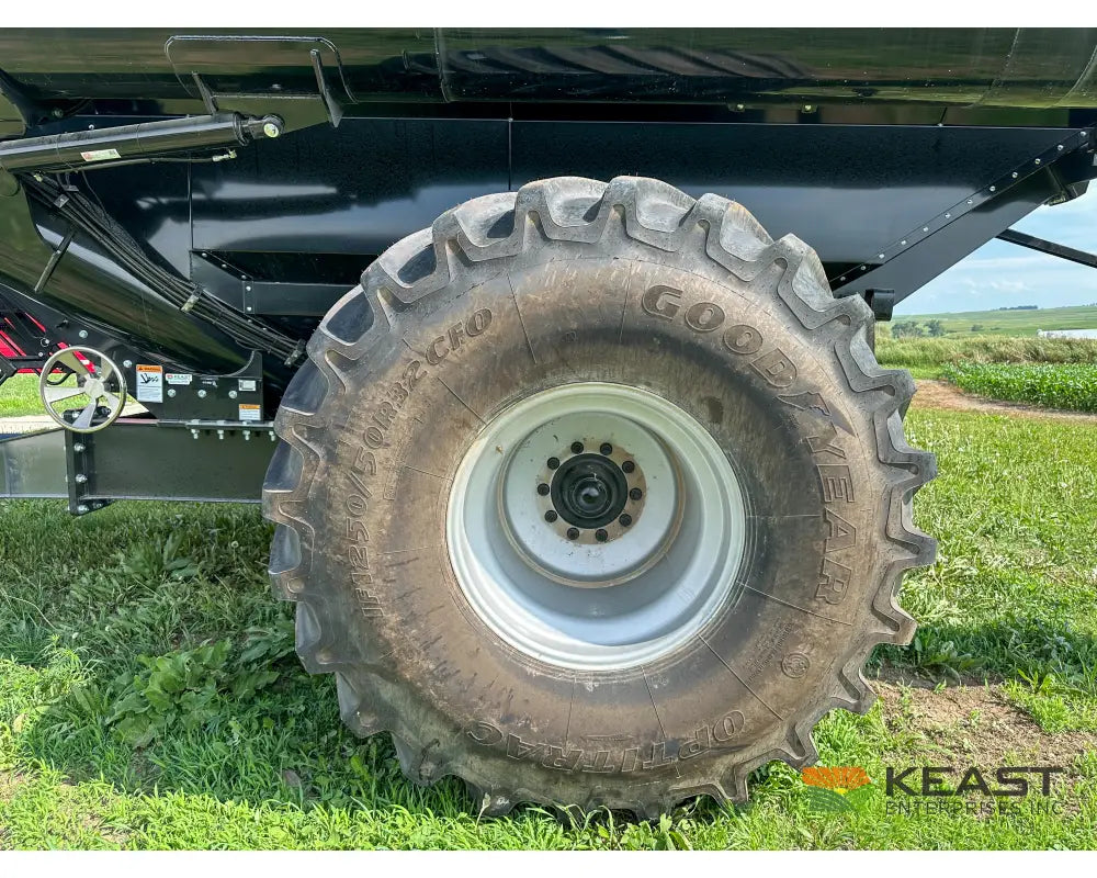 Brandt 1120XT Grain Cart - 1,100 Bushel Capacity Roll Tarp 20’’ Discharge Scales Grain Carts