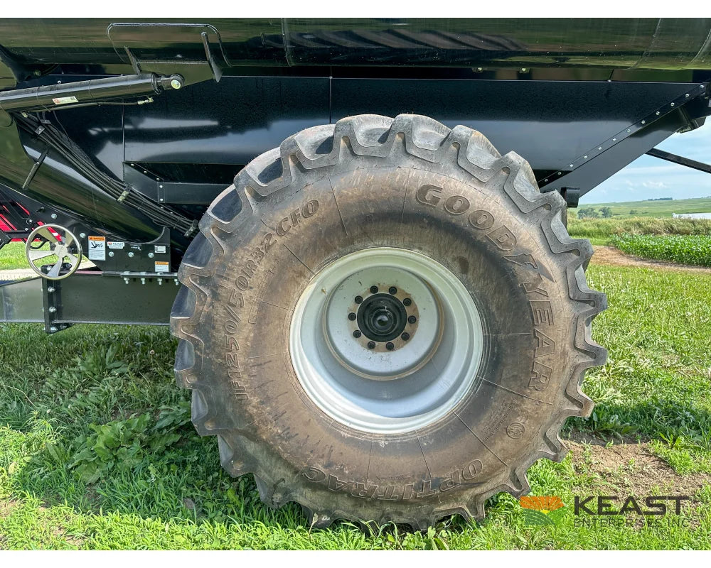 Brandt 1120XT Grain Cart - 1,100 Bushel Capacity Roll Tarp 20’’ Discharge Scales Grain Carts