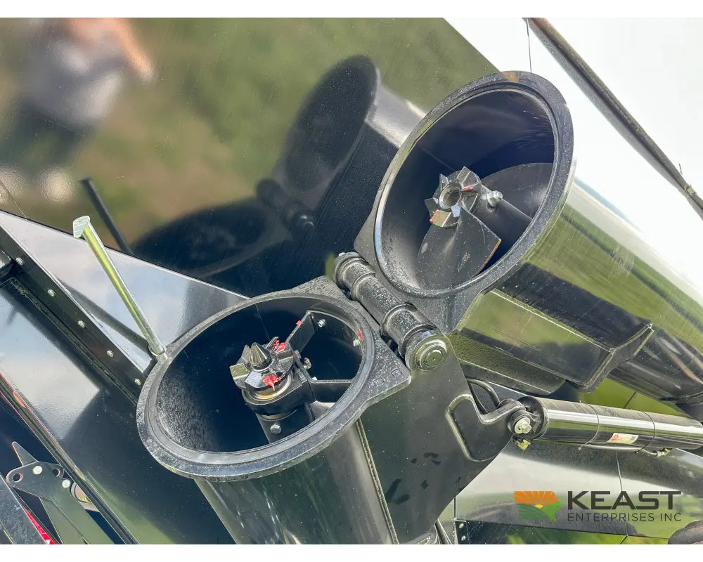 Brandt 1120XT Grain Cart - 1,100 Bushel Capacity Roll Tarp 20’’ Discharge Scales Grain Carts