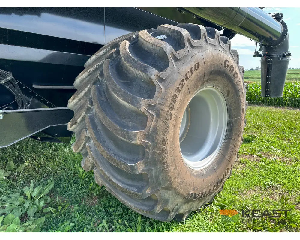 Brandt 1120XT Grain Cart - 1,100 Bushel Capacity Roll Tarp 20’’ Discharge Scales Grain Carts